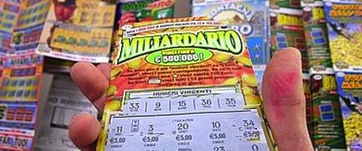 Compra un pacco intero di Gratta-e-Vinci: e porta a casa 100 mila euro Compra un pacco intero di Gratta-e-Vinci: e porta a casa 100 mila euro