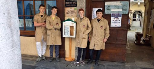 In funzione le "casette gira-libro" progettate e realizzate dagli studenti In funzione le "casette gira-libro" progettate e realizzate dagli studenti