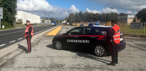 Arrestato per spaccio l'uomo che tentò di investire un carabiniere a Balocco Arrestato per spaccio l'uomo che tentò di investire un carabiniere a Balocco