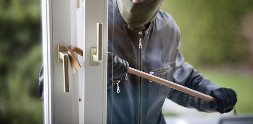 Due furti in poche ore: torna l'allarme ladri a Stroppiana