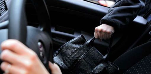 Ladri in azione nei parcheggi dei centri commerciali: due colpi in poche ore Ladri in azione nei parcheggi dei centri commerciali: due colpi in poche ore