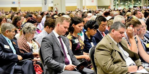 Testimoni di Geova: torna il congresso in presenza. A Cameri attesi tremila delegati