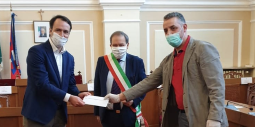 La consegna del contributo di Assalam all'Asl