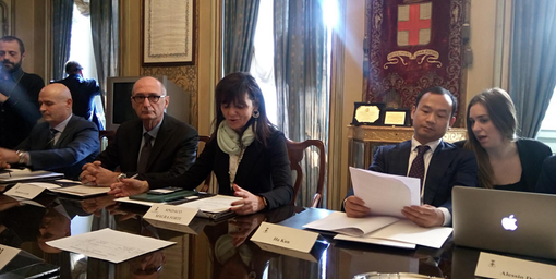 da sin: Pietro Ferrero (Amteco), Roberto Gallo (Open Fiber), il sindaco Maura Forte e Hu Kun (ZTE) alla presentazione del progetto