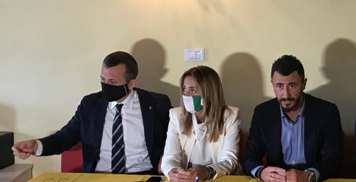 Delmastro e Pozzolo con, al centro, Elena Chiorino