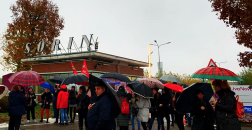 LivaNova di Saluggia tra rabbia e sconforto: "Nessun rispetto per i lavoratori vercellesi"