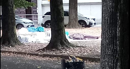 Migranti in piazza Mazzini: la minoranza chiede interventi urgenti Migranti in piazza Mazzini: la minoranza chiede interventi urgenti