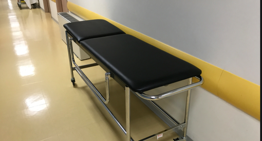 Notte di follia all'ospedale di Casale: ubriaco incendia il pronto soccorso