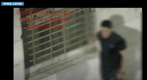 Operazione "Vite in polvere": ecco come avveniva lo scambio di droga -VIDEO Operazione "Vite in polvere": ecco come avveniva lo scambio di droga -VIDEO