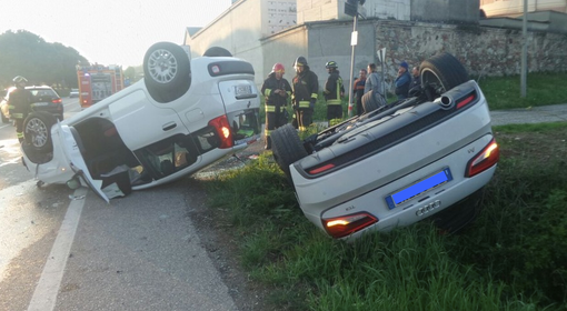 Tremendo botto tra auto: due feriti - foto