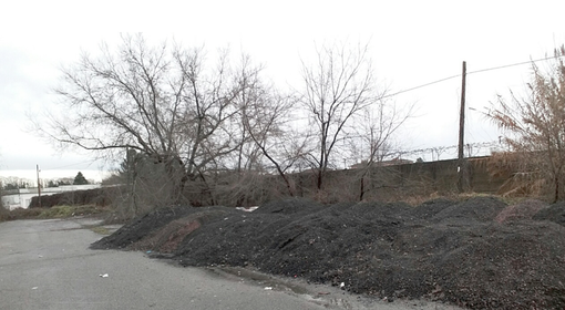 Materiale edile da smaltire in via Montebello Materiale edile da smaltire in via Montebello