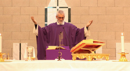 Messa degli esami per chiudere l'anno scolastico