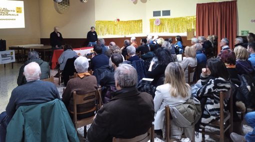 Cigliano, il pubblico presente all'incontro organizzato da Cigliano Futura e Comitato Tri-no. Cigliano, il pubblico presente all'incontro organizzato da Cigliano Futura e Comitato Tri-no.