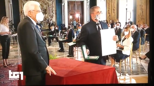 Olmo al Quirinale per l'onorificenza di Cavaliere. Mattarella: "Oggi serve la responsabilità collettiva"