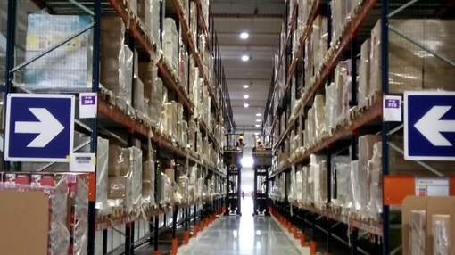 Amazon cerca personale per il centro logistico di Vercelli: come candidarsi Amazon cerca personale per il centro logistico di Vercelli: come candidarsi