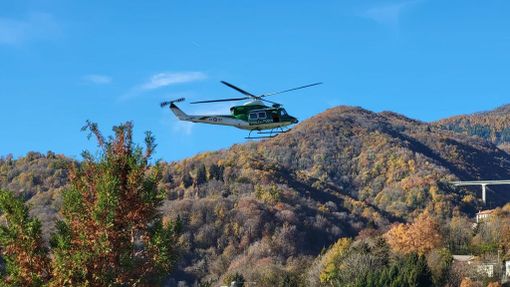 Allarme per un'auto abbandonata, ricerche in corso al ponte della Pistolesa