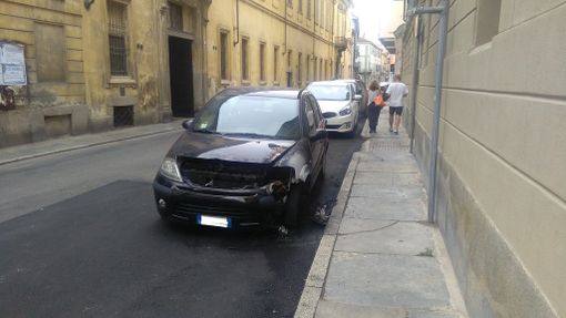 Incendiata un'altra auto: in via Dante