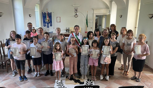 Bianzè, consegnate le borse di studio agli alunni meritevoli della primaria e secondaria