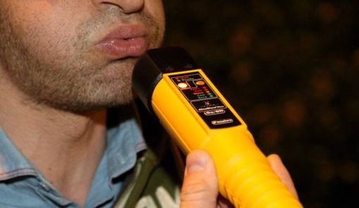 Positivo all'alcoltest: via patente e auto