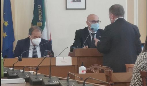 Pd e SiAmo, mozione contro Lavarino: «Verifichi se ha ancora la fiducia della sua maggioranza» Pd e SiAmo, mozione contro Lavarino: «Verifichi se ha ancora la fiducia della sua maggioranza»