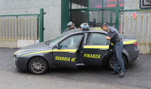 Sequestrati 100 mila prodotti pericolosi e nocivi: maxi multa al commerciante che lo vendeva