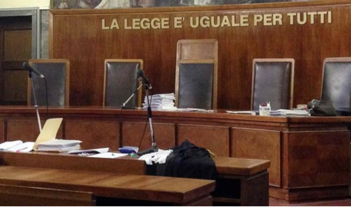 Niente bar, stop all'incontro con i pregiudicati  e obbligo di cercarsi un lavoro