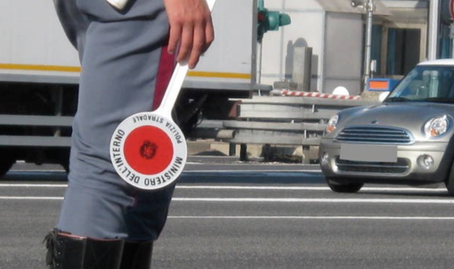 Ubriaca già a pranzo, rifiuta il taxi... e rimedia una denuncia Ubriaca già a pranzo, rifiuta il taxi... e rimedia una denuncia