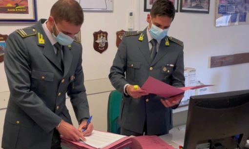 Smantellata un'organizzazione dedita a frodi sul reddito di cittadinanza, arrestate 8 persone