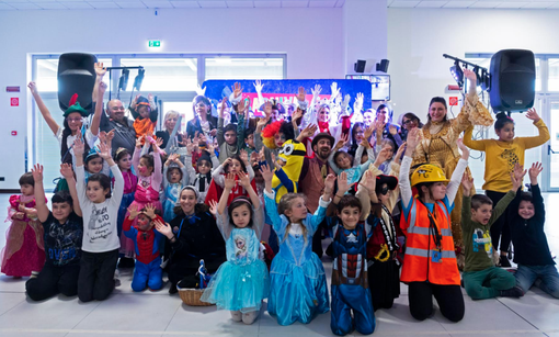 Tra giochi e merenda, festa di carnevale ad Amazon - LE FOTO