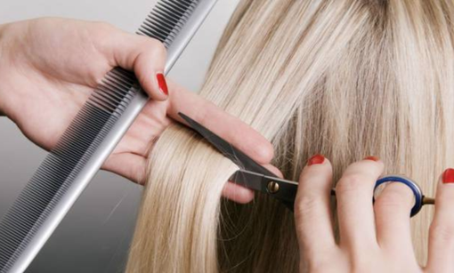 Muratori, parrucchieri, meccanici ed elettricisti: migliaia di lavoratori pressati dagli "abusivi"