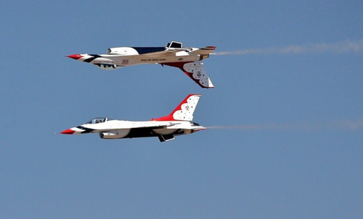 Boati in cielo: panico per due caccia militari in azione Boati in cielo: panico per due caccia militari in azione
