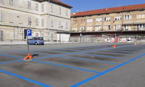 Trenta parcheggi blu tornano zona bianca Trenta parcheggi blu tornano zona bianca
