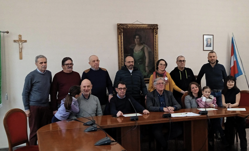 Sindaco e rappresentanti delle realtà ciglianesi che danno vita a questo carnevale Sindaco e rappresentanti delle realtà ciglianesi che danno vita a questo carnevale