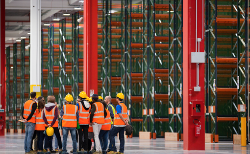 Amazon aumenta a 1.876 euro lordi la retribuzione dei neoassunti