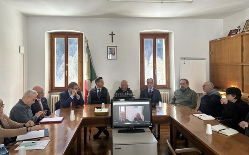 La riunione di oggi nel Comune di Piode con Prefetto e sindaci valsesiani La riunione di oggi nel Comune di Piode con Prefetto e sindaci valsesiani