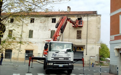 Corso De Rege: al via la demolizione dello stabile pericolante