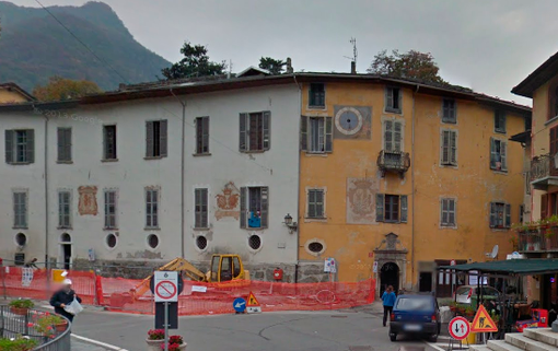 Incendia un materasso in cortile: denunciata una donna