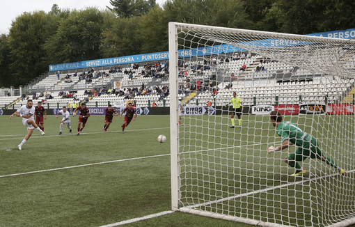 Comi realizza il penalty Comi realizza il penalty