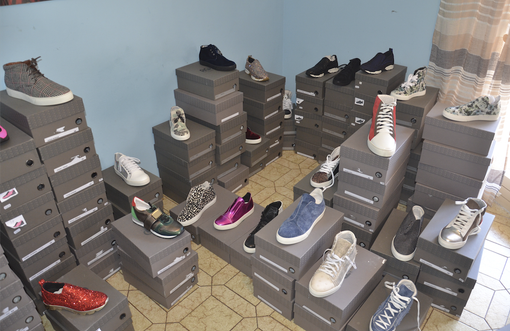 Il magazzino abusivo era all'interno di un'abitazione di Vercelli Il magazzino abusivo era all'interno di un'abitazione di Vercelli