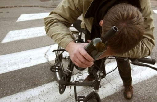 Ubriaco, entra in un negozio e minaccia la titolare Ubriaco, entra in un negozio e minaccia la titolare