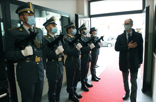 Legalità e sicurezza del territorio: il prefetto in visita alla Guardia di Finanza