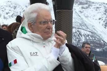 Milano Cortina, Mattarella festeggia l'oro di Brignone a bordo pista Milano Cortina, Mattarella festeggia l'oro di Brignone a bordo pista