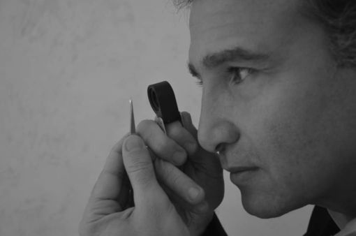 Trova gemme per 500mila euro in una cantina comprata all'asta