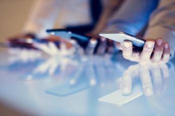 Smartphone e tablet, entrano in vigore norme ecodesign ed etichette energetiche Smartphone e tablet, entrano in vigore norme ecodesign ed etichette energetiche