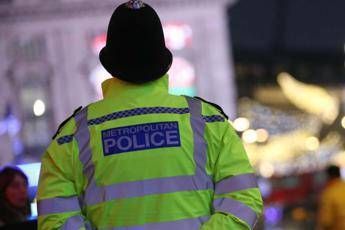 Ladri rubano auto con dentro carrozzina, poi la restituiscono a bimba disabile Ladri rubano auto con dentro carrozzina, poi la restituiscono a bimba disabile