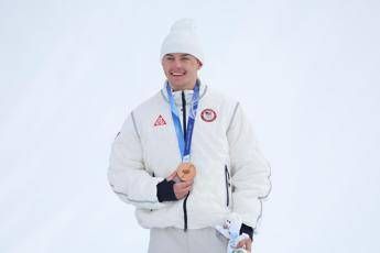 Milano Cortina, la storia di Jake Canter: dieci anni fa ha rischiato di morire, oggi è bronzo alle Olimpiadi