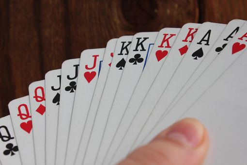 Il successo del poker online: un’analisi delle reazioni psicologiche e neurologiche nei giocatori Il successo del poker online: un’analisi delle reazioni psicologiche e neurologiche nei giocatori