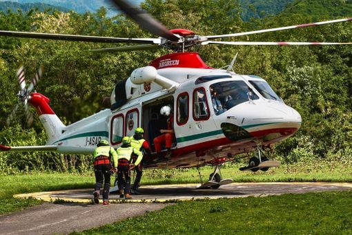 Sorpresi dal temporale, restano bloccati in montagna: avventura a lieto fine per padre e figlio