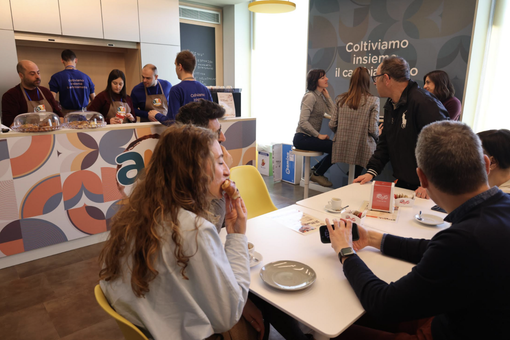 Novara, ecco Caffè AUTentico, il primo caffè aziendale gestito da ragazzi autistici Novara, ecco Caffè AUTentico, il primo caffè aziendale gestito da ragazzi autistici