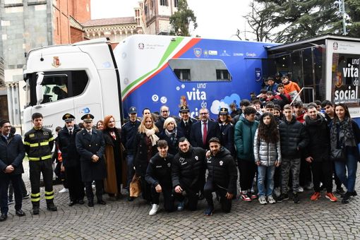 Le insidie di una "Vita social": la campagna della Polizia di Stato arriva a Vercelli